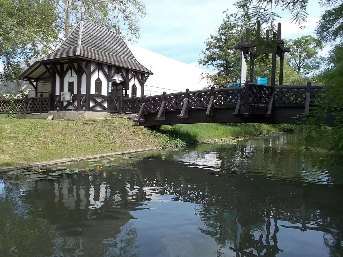 Wooden footbridge and gatehouse over the Élővíz canal at the south entrance to Gyula Castle Bath