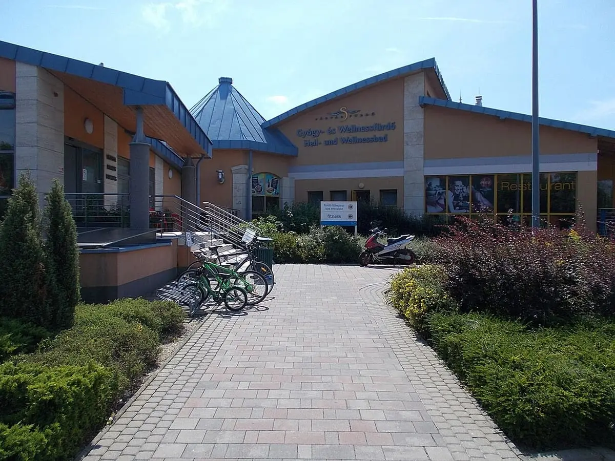 Paved path leading to the entrance of the Sárvár Spa and Wellness Centre