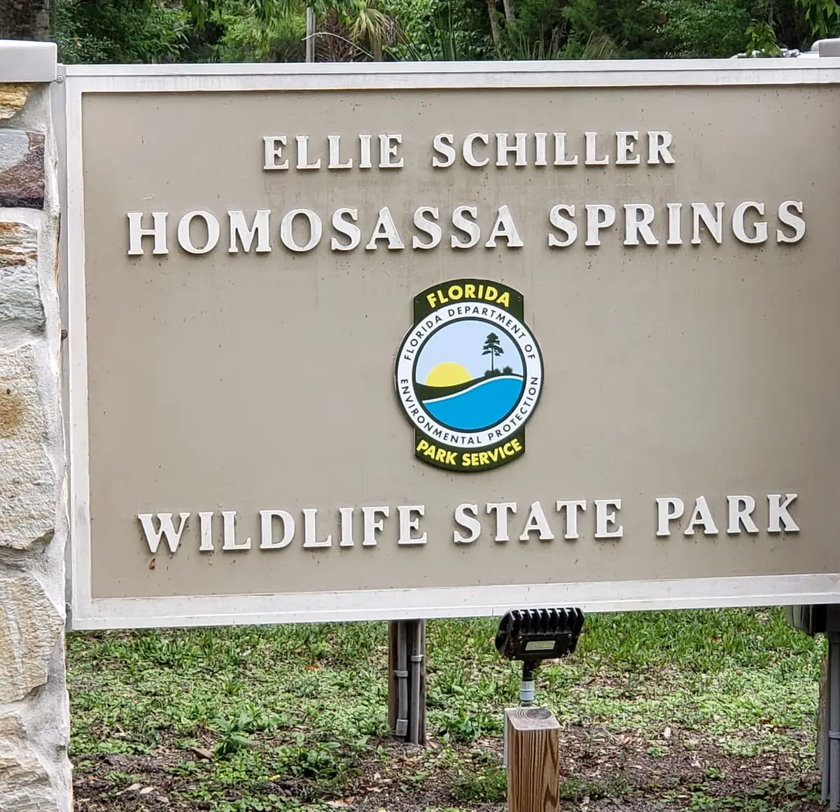 Ellie Schiller Homosassa Springs Wildlife State Park sign with the Florida State Parks logo