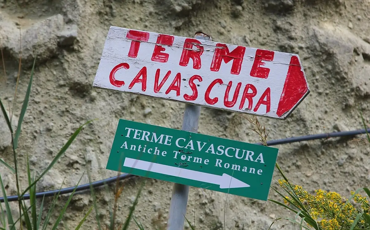 Red and green signs pointing the way to Terme Cavascura, the ancient Roman baths