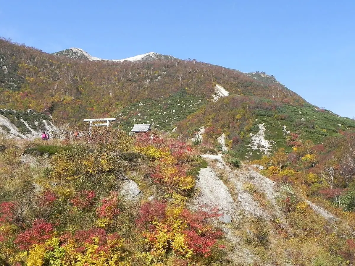 Autumn colours on the slopes of Iwaonupuri seen from Goshiki