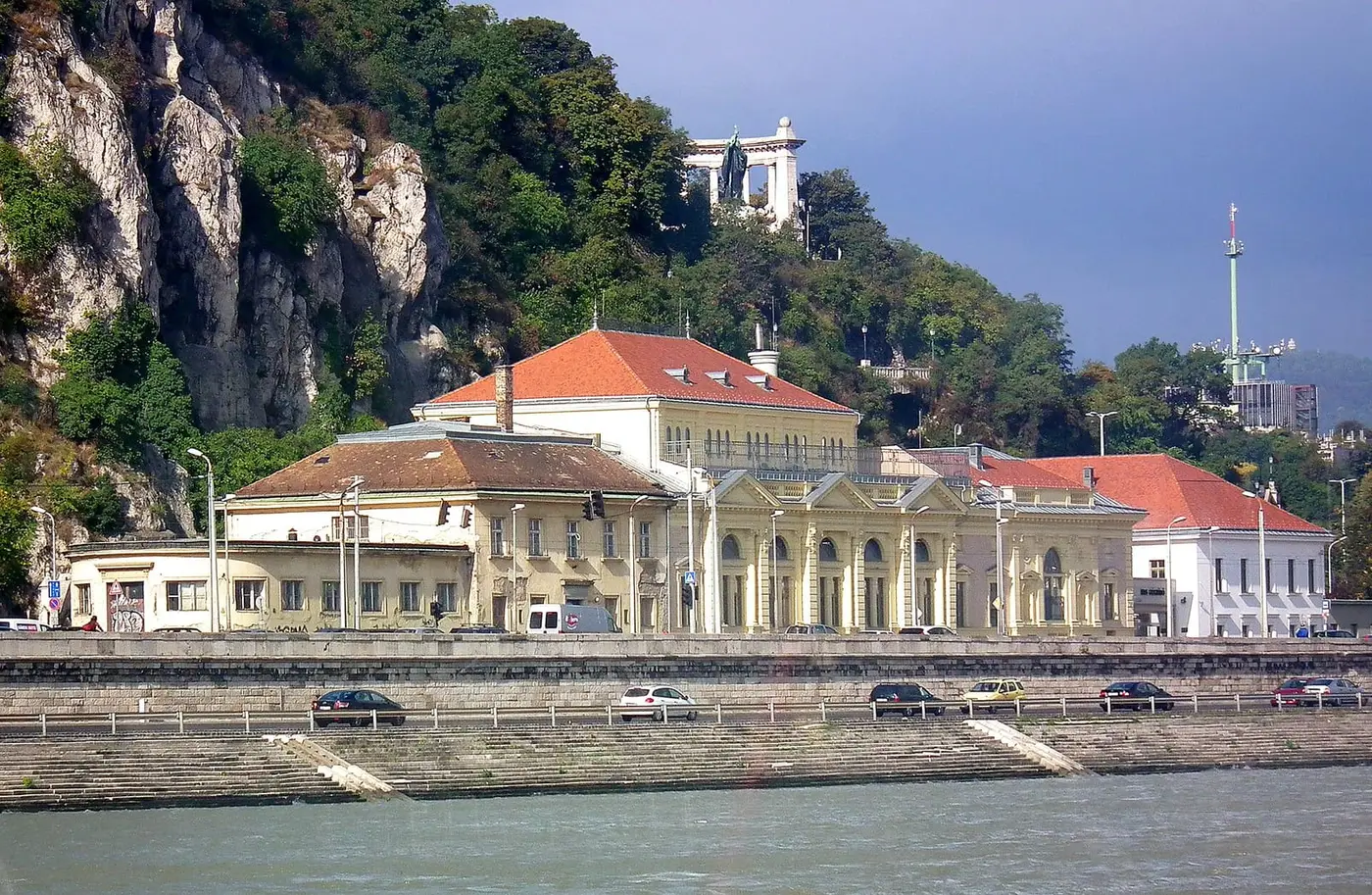 Rudas Thermal Bath buildings on the Danube embankment below the rocky slopes of Gellért Hill