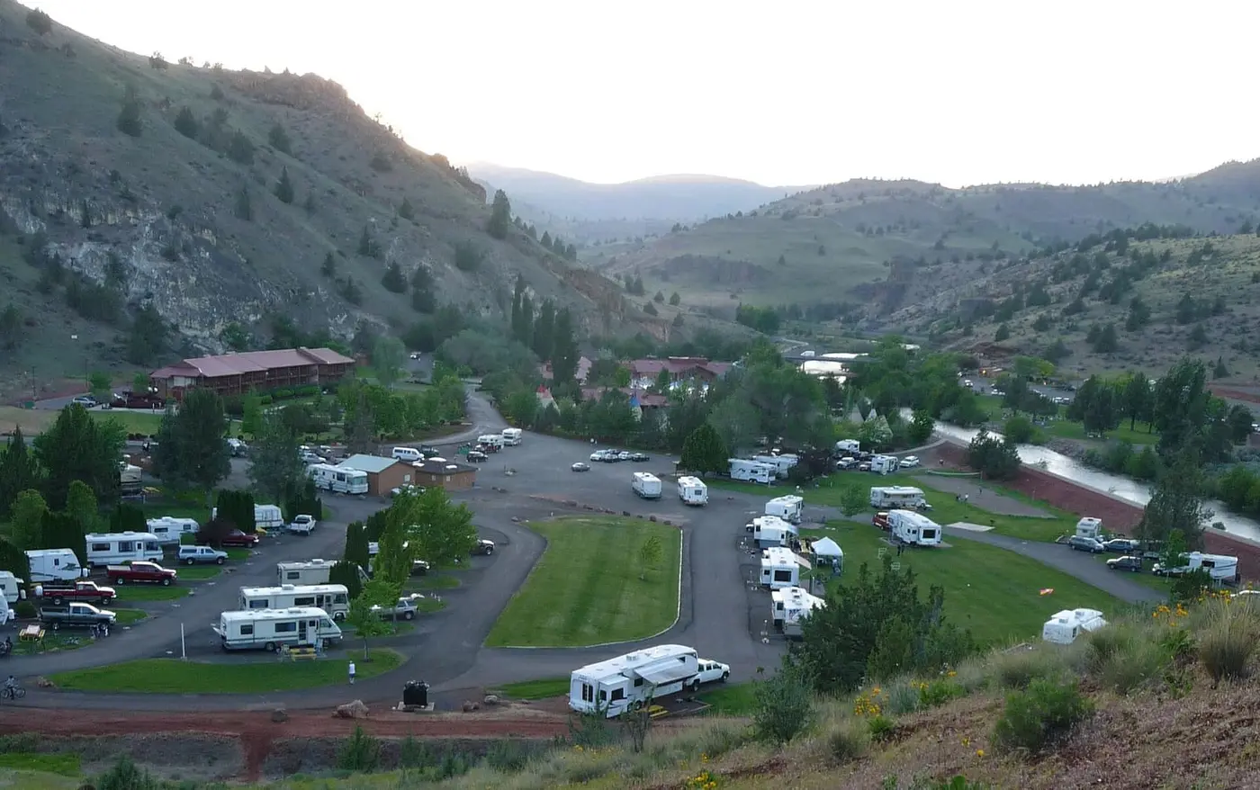 Kah Nee Ta Hot Springs Resort and campground with RVs on green lawns in a dry canyon valley